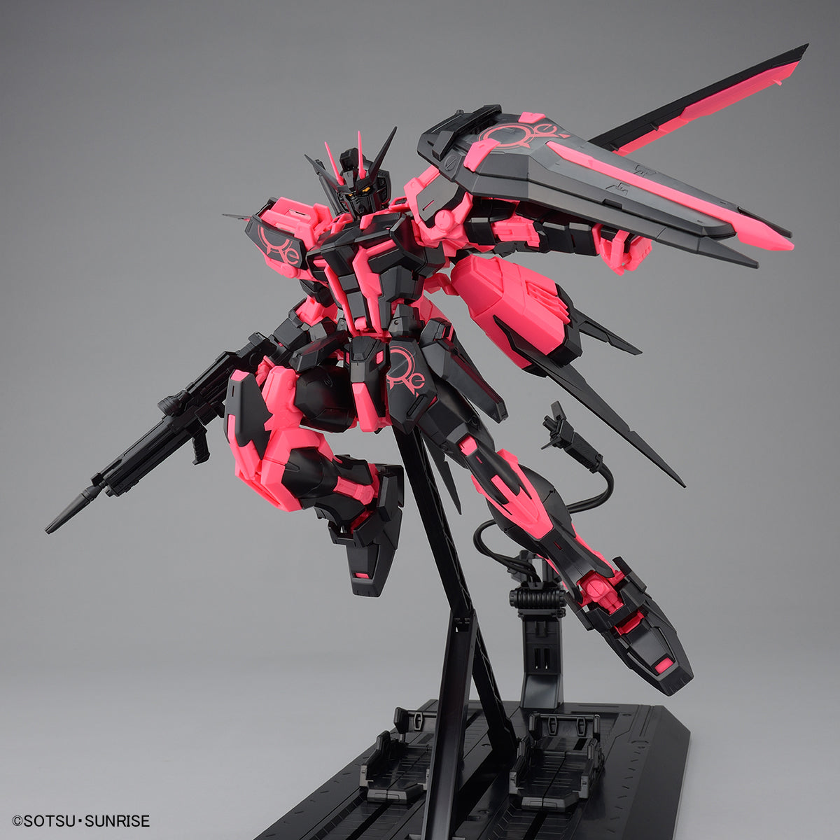 ECOPLA Limited Item MG 1/100 Aile Strike Gundam Ver.RM Recirculation/Neon Pink